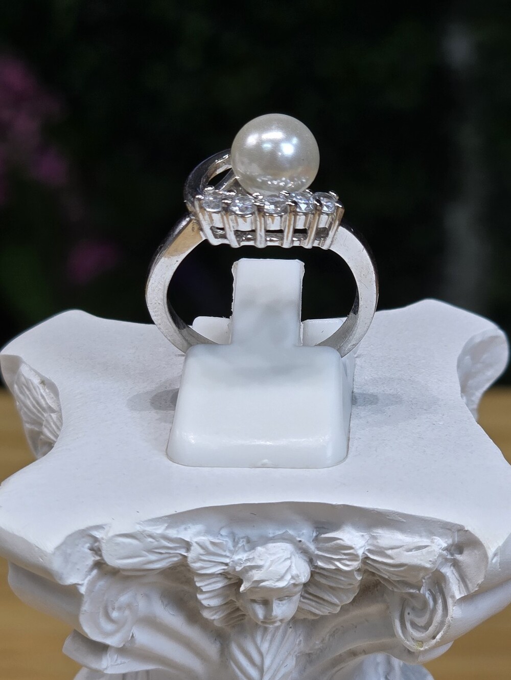 Elegant White Pearl and Silver Ring with Clear Stones